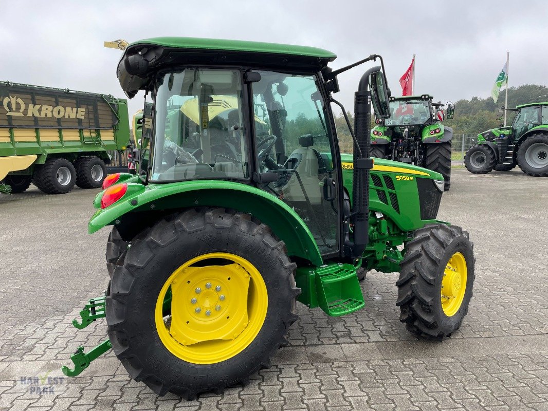 Traktor des Typs John Deere 5058E Allrad, Gebrauchtmaschine in Emsbüren (Bild 3)