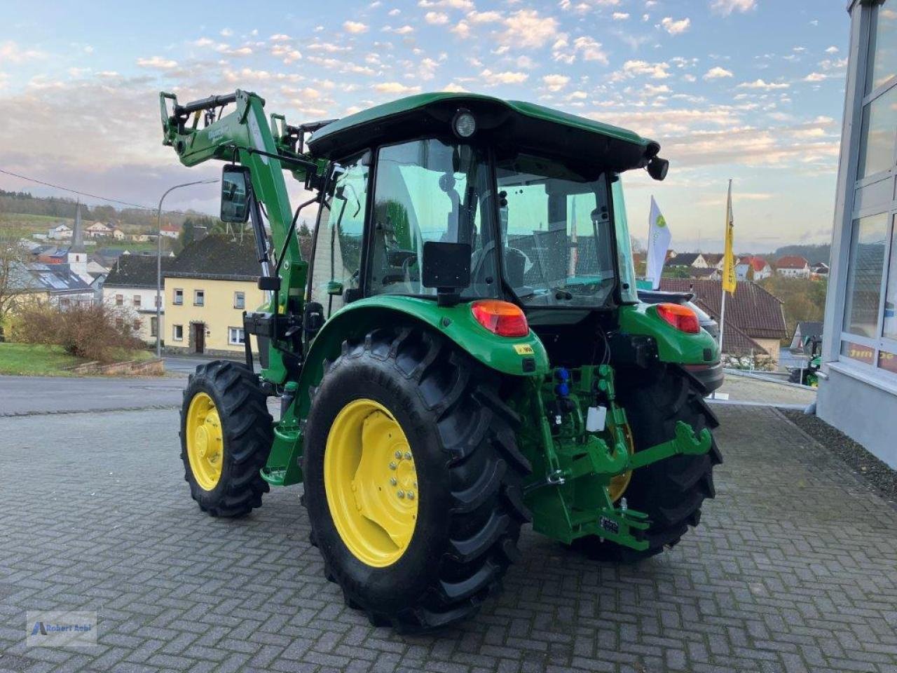 Traktor от тип John Deere 5058E m FL, Neumaschine в Hillesheim (Снимка 2)