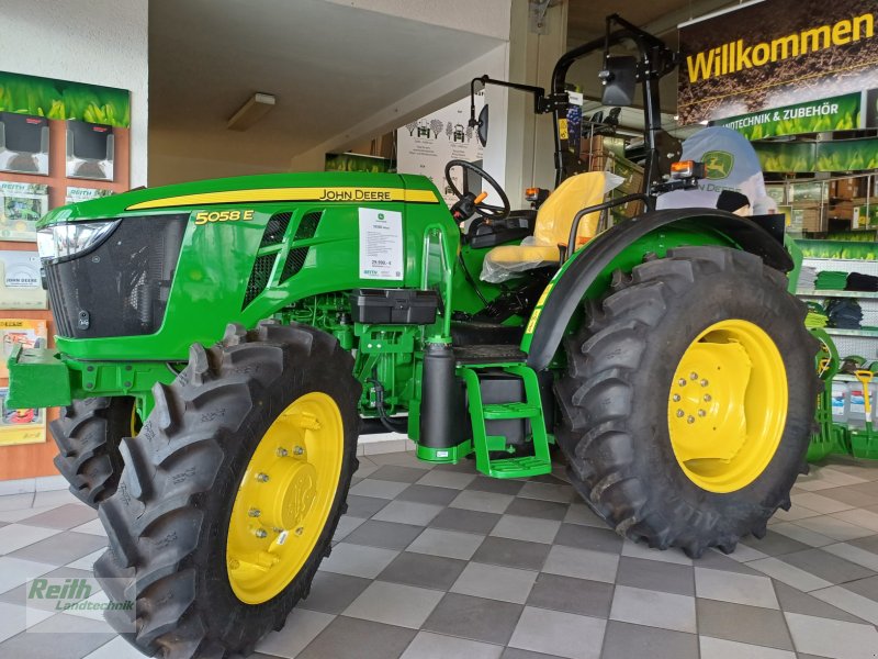 Traktor des Typs John Deere 5058E, Gebrauchtmaschine in Wolnzach (Bild 1)