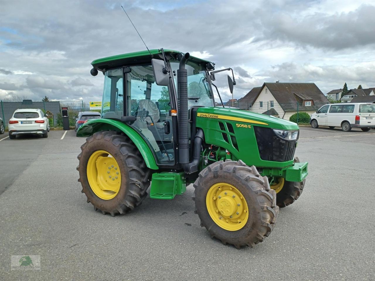 Traktor van het type John Deere 5058E, Neumaschine in Steinwiesen (Foto 2)