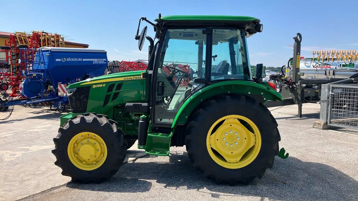 Traktor of the type John Deere 5058E, Neumaschine in Zwettl (Picture 10)