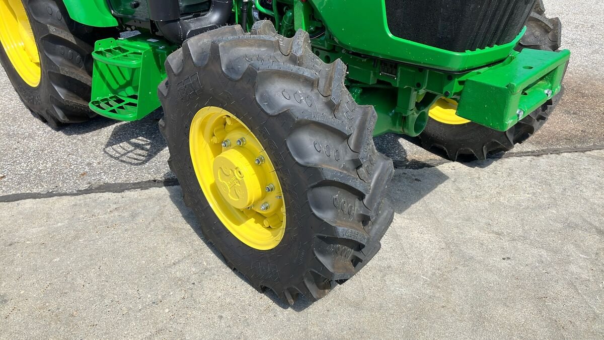 Traktor des Typs John Deere 5058E, Neumaschine in Zwettl (Bild 16)