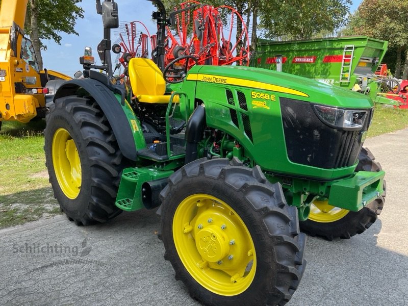 Traktor от тип John Deere 5058E, Neumaschine в Soltau (Снимка 8)