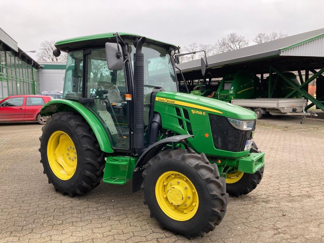 Traktor типа John Deere 5058E, Gebrauchtmaschine в Sittensen (Фотография 2)