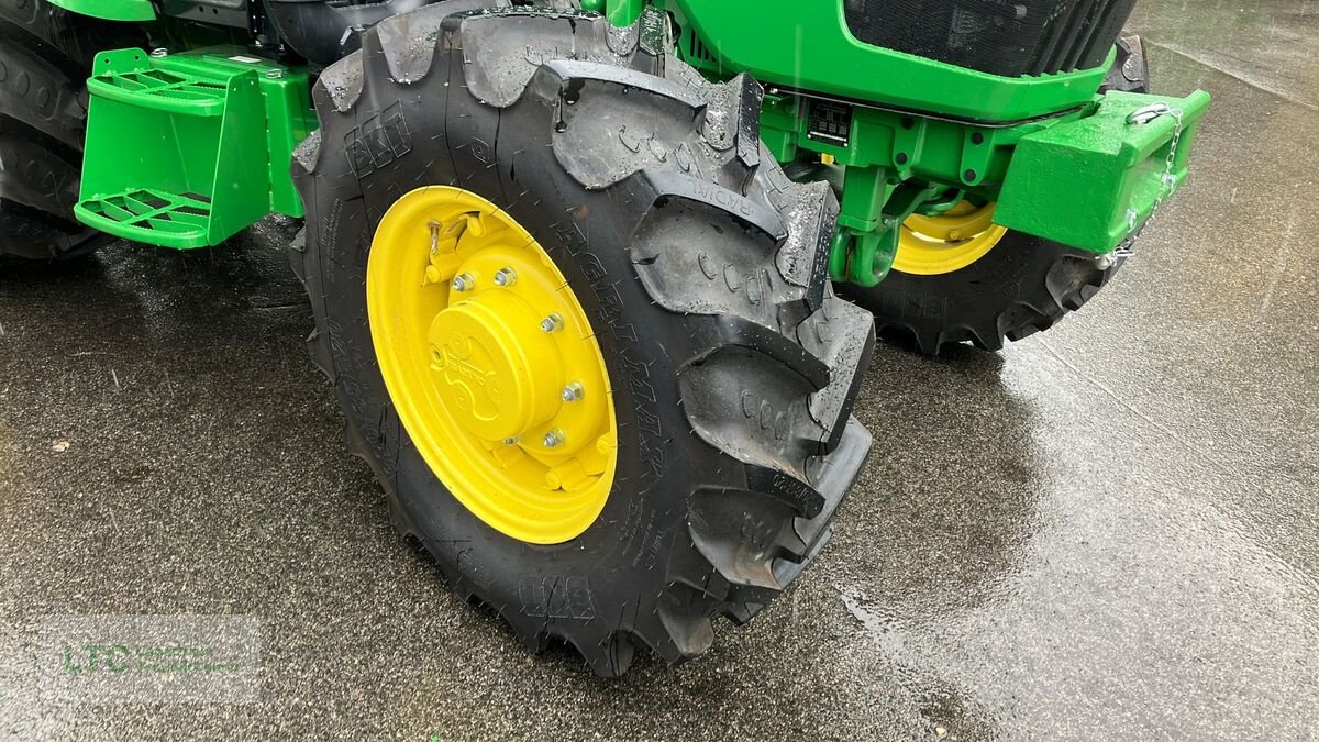 Traktor des Typs John Deere 5058E, Neumaschine in Redlham (Bild 16)