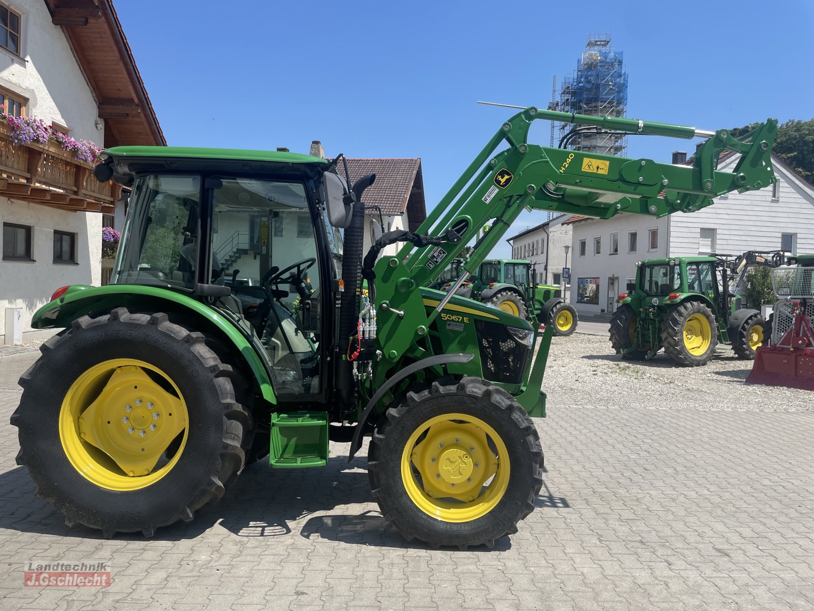 Traktor des Typs John Deere 5067 E, Neumaschine in Mühldorf (Bild 5)