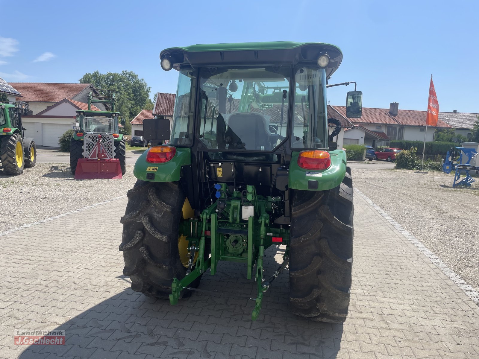 Traktor of the type John Deere 5067 E, Neumaschine in Mühldorf (Picture 8)