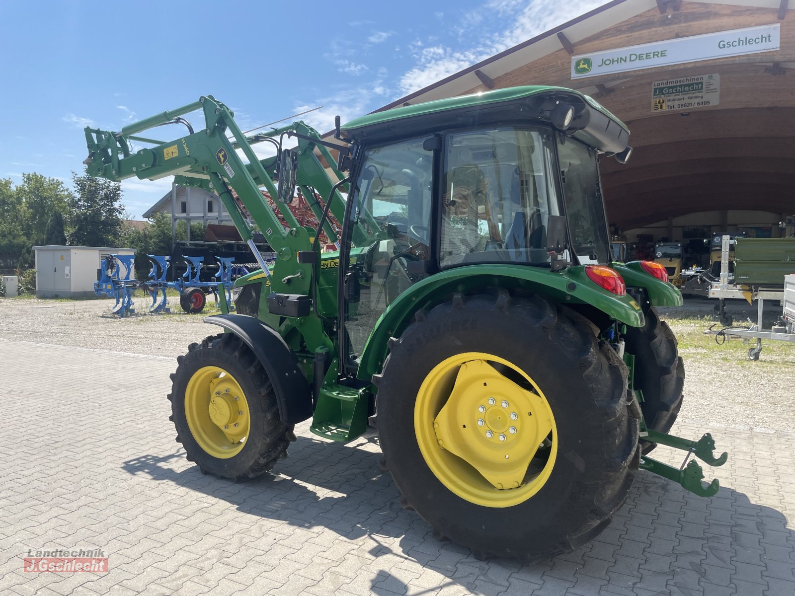 Traktor of the type John Deere 5067 E, Neumaschine in Mühldorf (Picture 9)