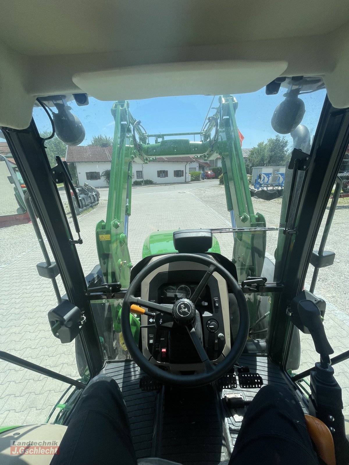 Traktor tipa John Deere 5067 E, Neumaschine u Mühldorf (Slika 11)