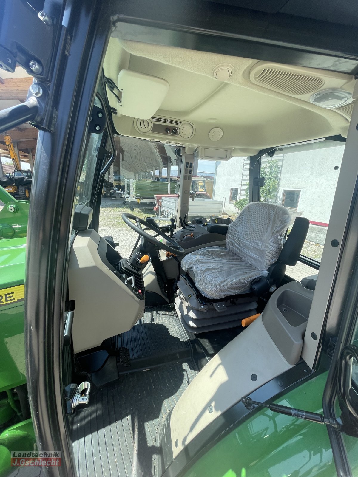 Traktor Türe ait John Deere 5067 E, Neumaschine içinde Mühldorf (resim 12)