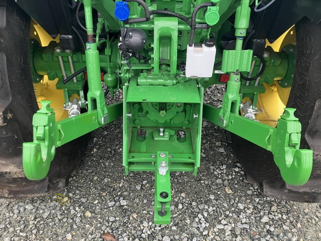 Traktor от тип John Deere 5067E KOMPAKTTRAKTOR, Neumaschine в Dätgen (Снимка 9)