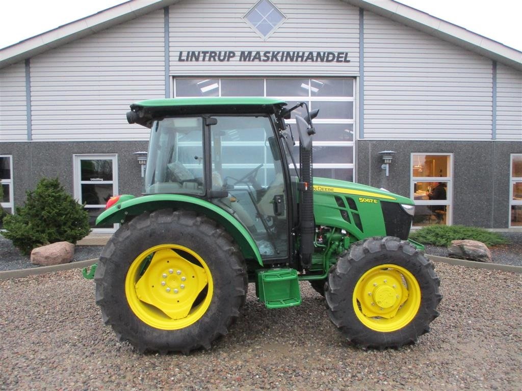 Traktor del tipo John Deere 5067E  med koblings frit vendergear ved rattet og 40kmt gearkasse, Gebrauchtmaschine In Lintrup (Immagine 2)