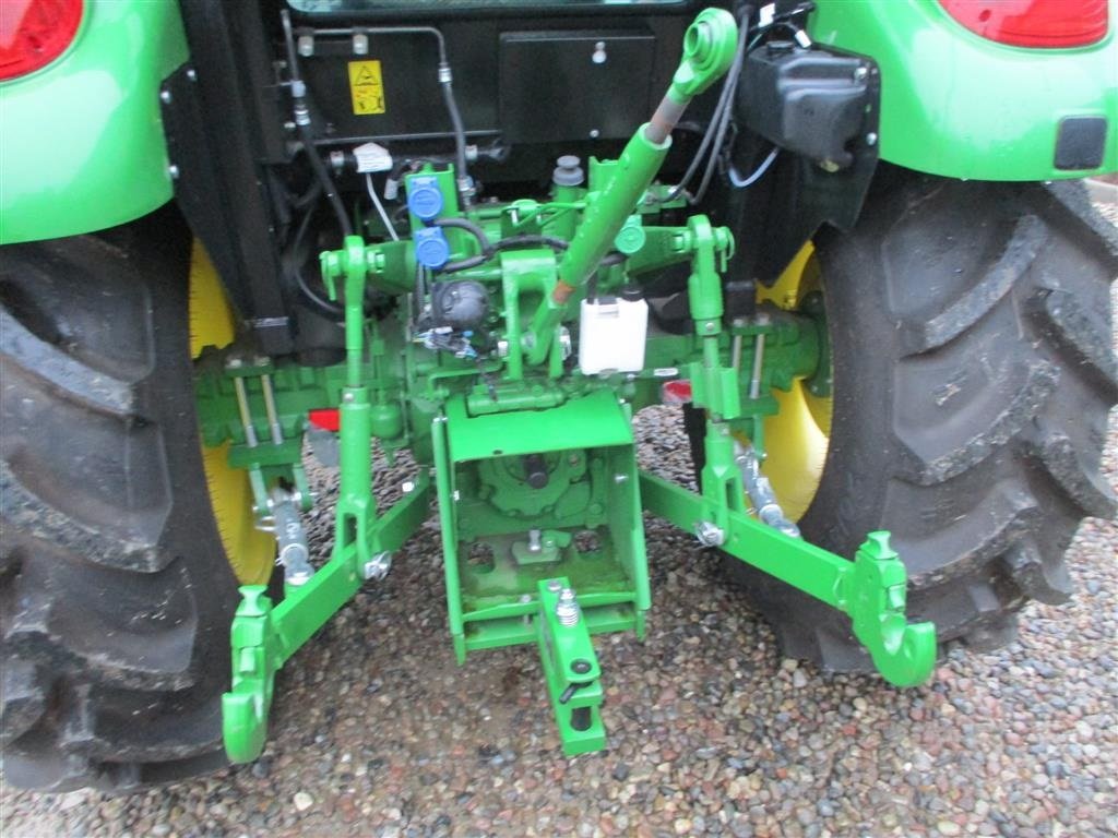 Traktor del tipo John Deere 5067E  med koblings frit vendergear ved rattet og 40kmt gearkasse, Gebrauchtmaschine In Lintrup (Immagine 3)