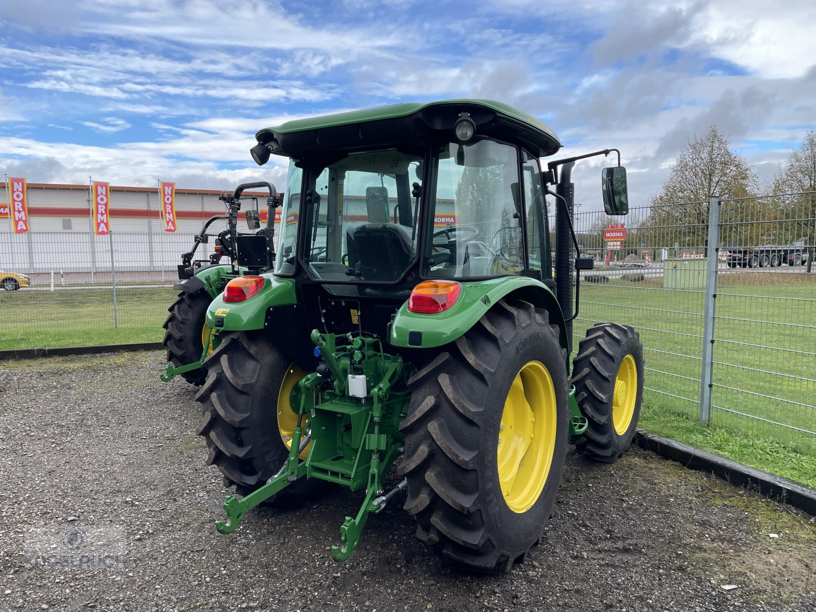 Traktor van het type John Deere 5067E, Neumaschine in Ringsheim (Foto 5)