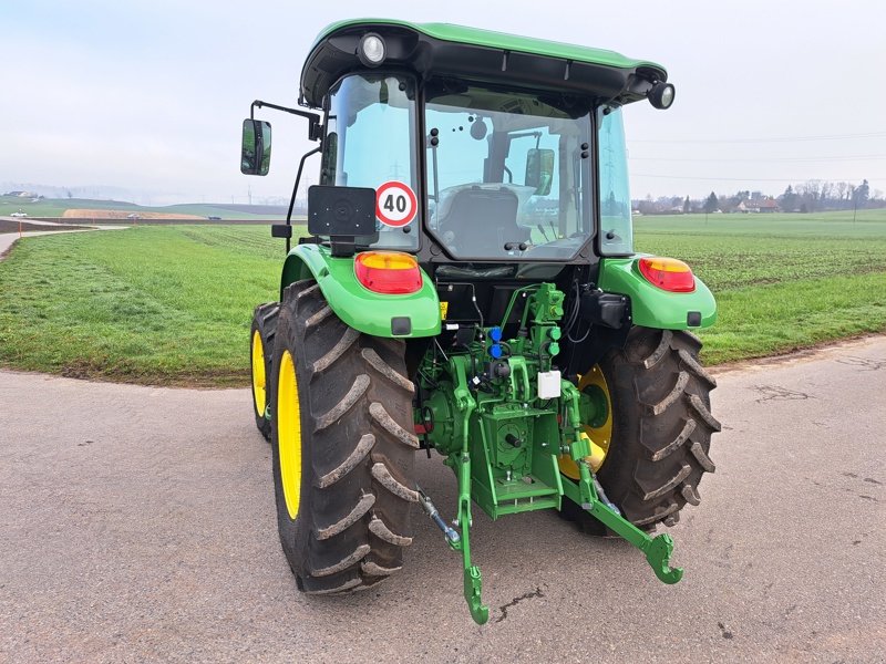 Traktor typu John Deere 5067E, Neumaschine v Oetwil am See (Obrázek 3)