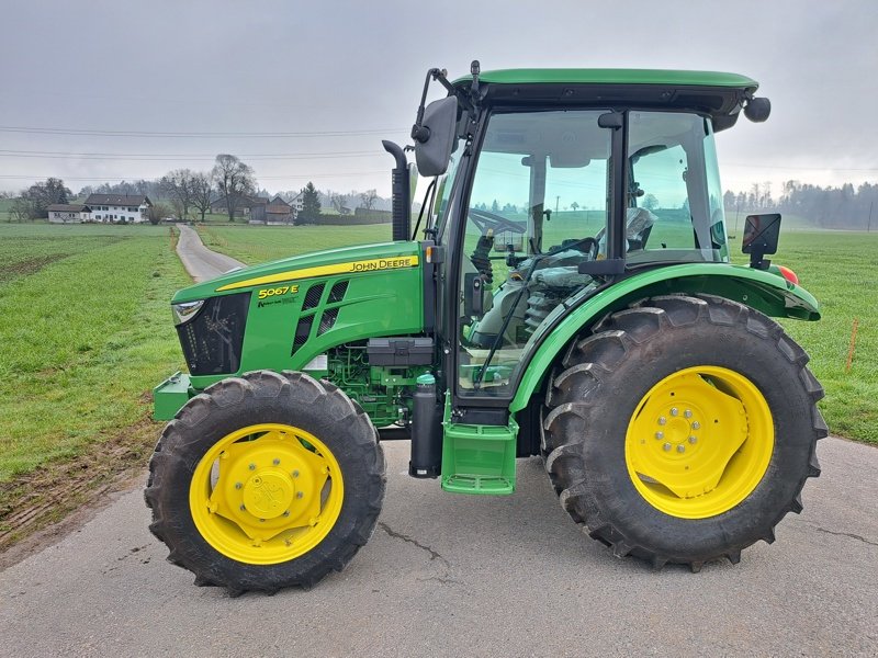 Traktor typu John Deere 5067E, Neumaschine v Oetwil am See (Obrázek 2)