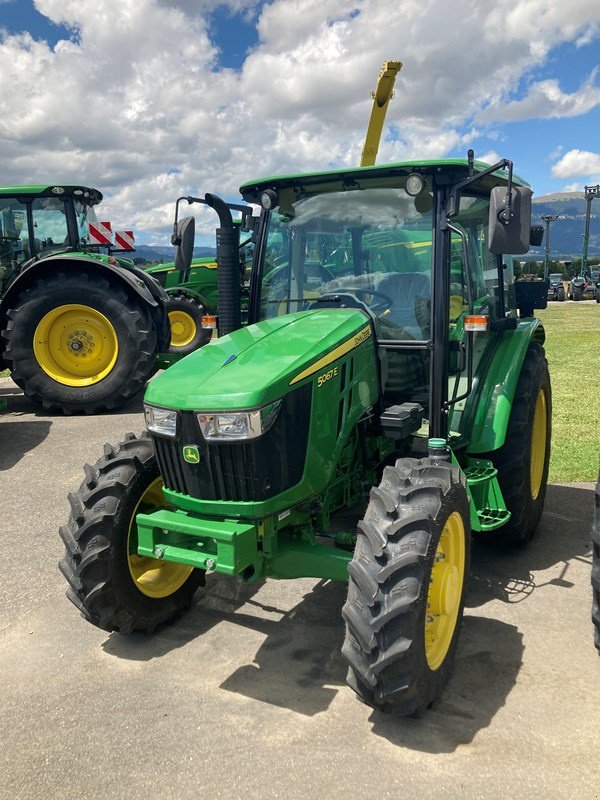 Traktor tip John Deere 5067E, Neumaschine in Chavornay (Poză 2)