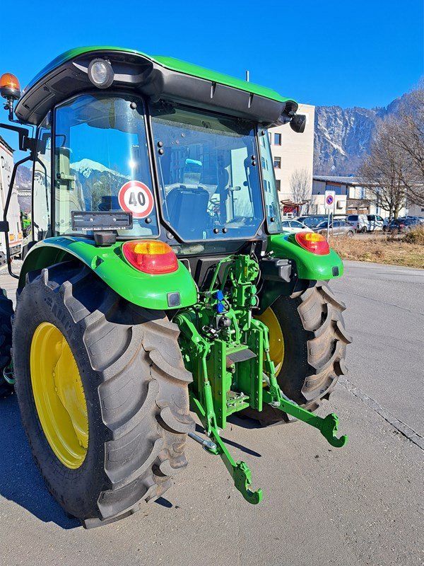 Traktor del tipo John Deere 5067E, Neumaschine en Landquart (Imagen 5)