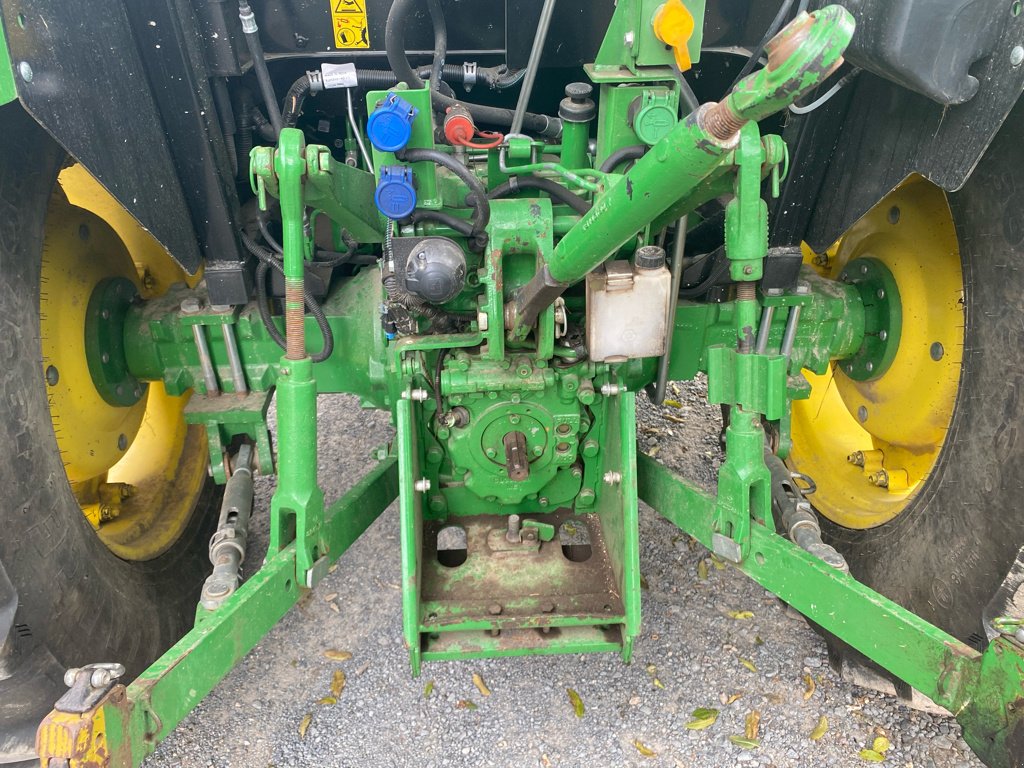 Traktor of the type John Deere 5075 E + CHARGEUR, Gebrauchtmaschine in MEYMAC (Picture 11)