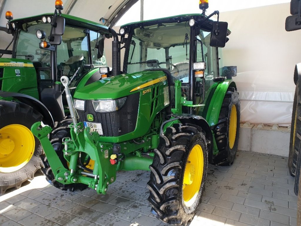 Traktor Türe ait John Deere 5075 E, Gebrauchtmaschine içinde Herrenberg (resim 2)