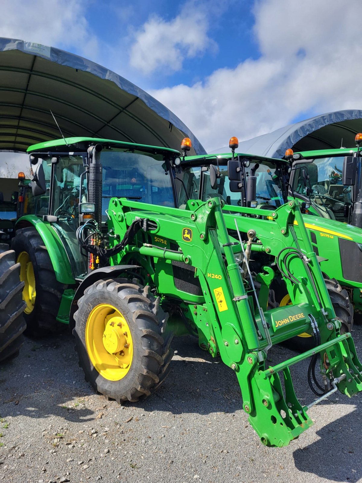 Traktor типа John Deere 5075 E, Gebrauchtmaschine в Herrenberg (Фотография 1)