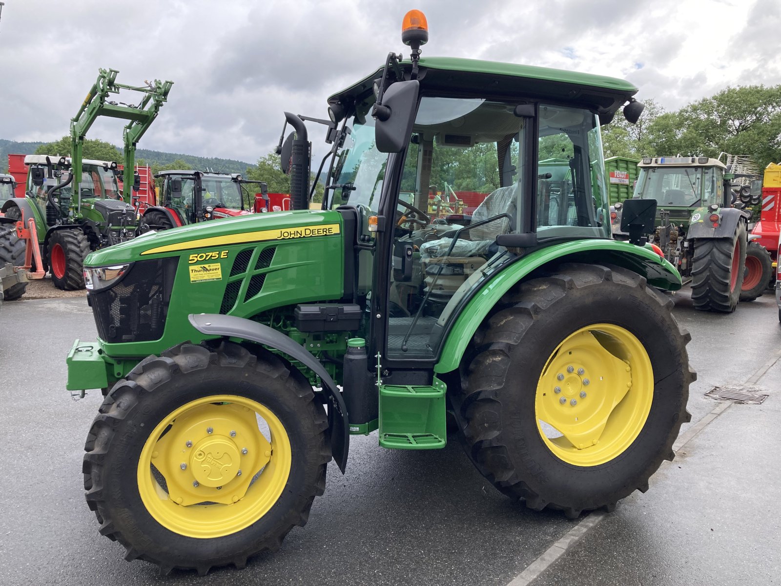 Traktor типа John Deere 5075 E, Gebrauchtmaschine в Miltach (Фотография 1)