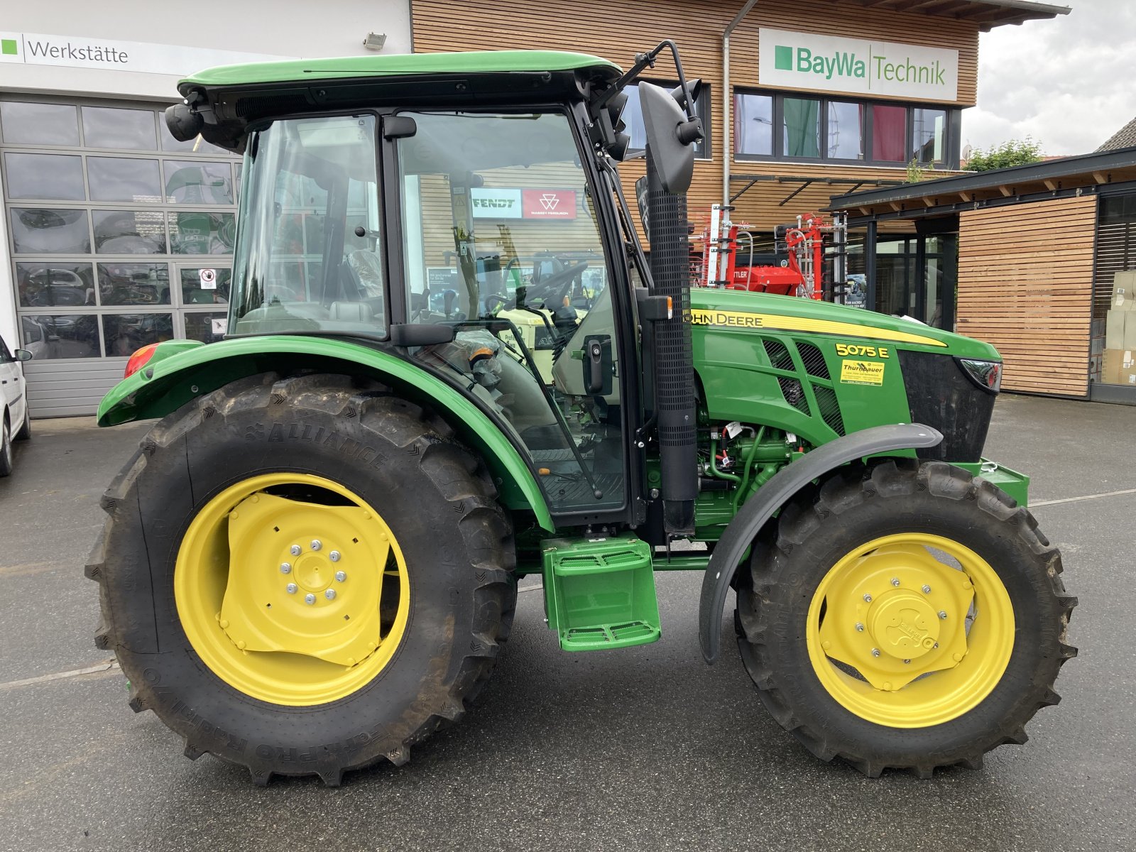 Traktor del tipo John Deere 5075 E, Gebrauchtmaschine In Miltach (Immagine 3)