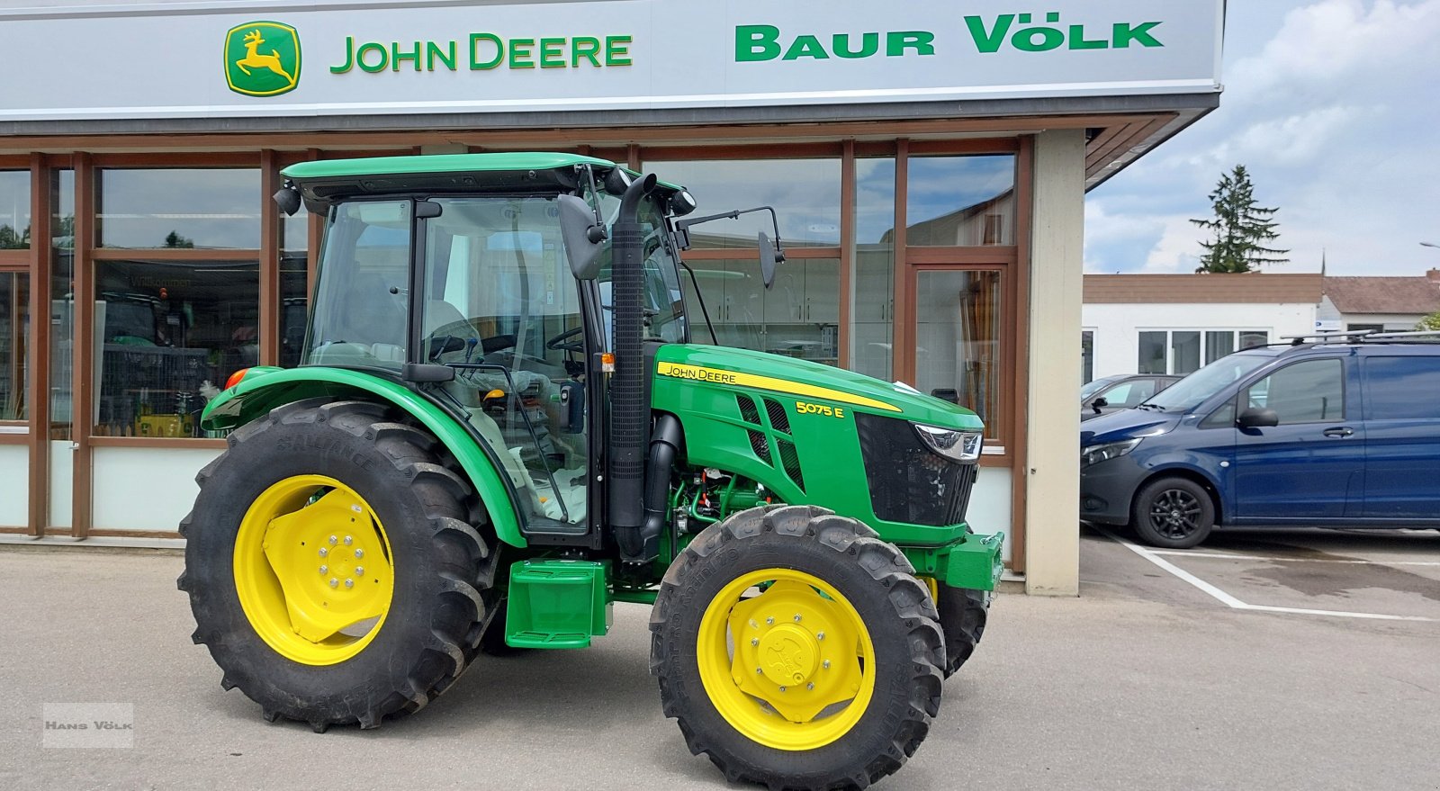 Traktor типа John Deere 5075 E, Neumaschine в Schwabmünchen (Фотография 1)