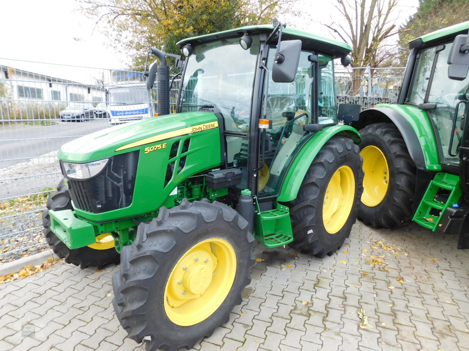 Traktor van het type John Deere 5075 E, Neumaschine in Gross-Bieberau (Foto 1)