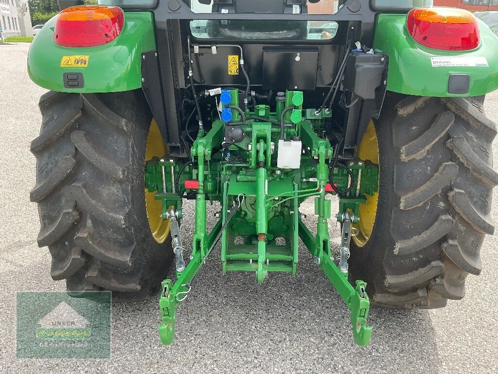 Traktor van het type John Deere 5075 E, Neumaschine in Eferding (Foto 13)