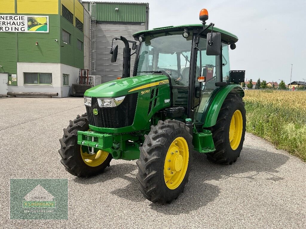 Traktor typu John Deere 5075 E, Neumaschine v Eferding (Obrázek 1)