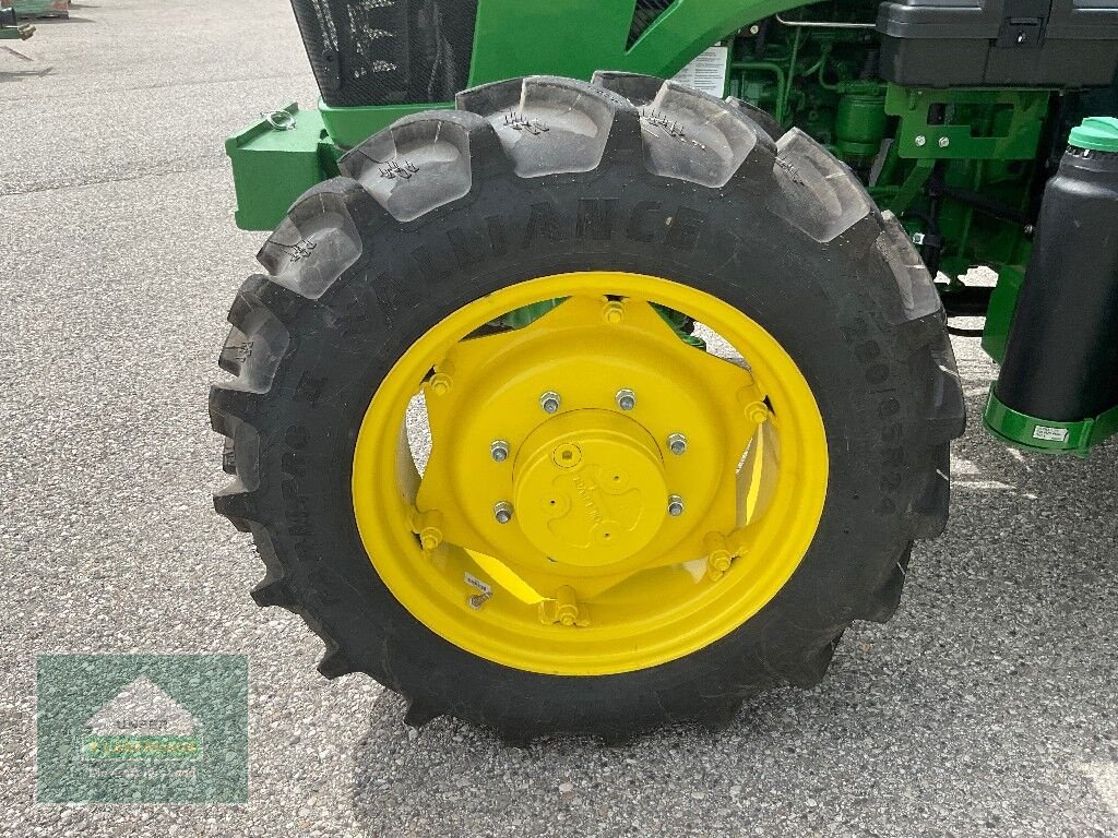 Traktor от тип John Deere 5075 E, Neumaschine в Eferding (Снимка 10)