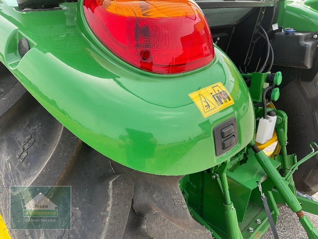 Traktor van het type John Deere 5075 E, Neumaschine in Eferding (Foto 12)