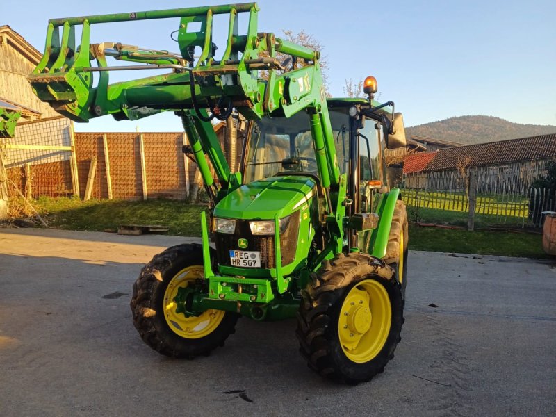 Traktor des Typs John Deere 5075 E, Gebrauchtmaschine in Rinchnach (Bild 1)