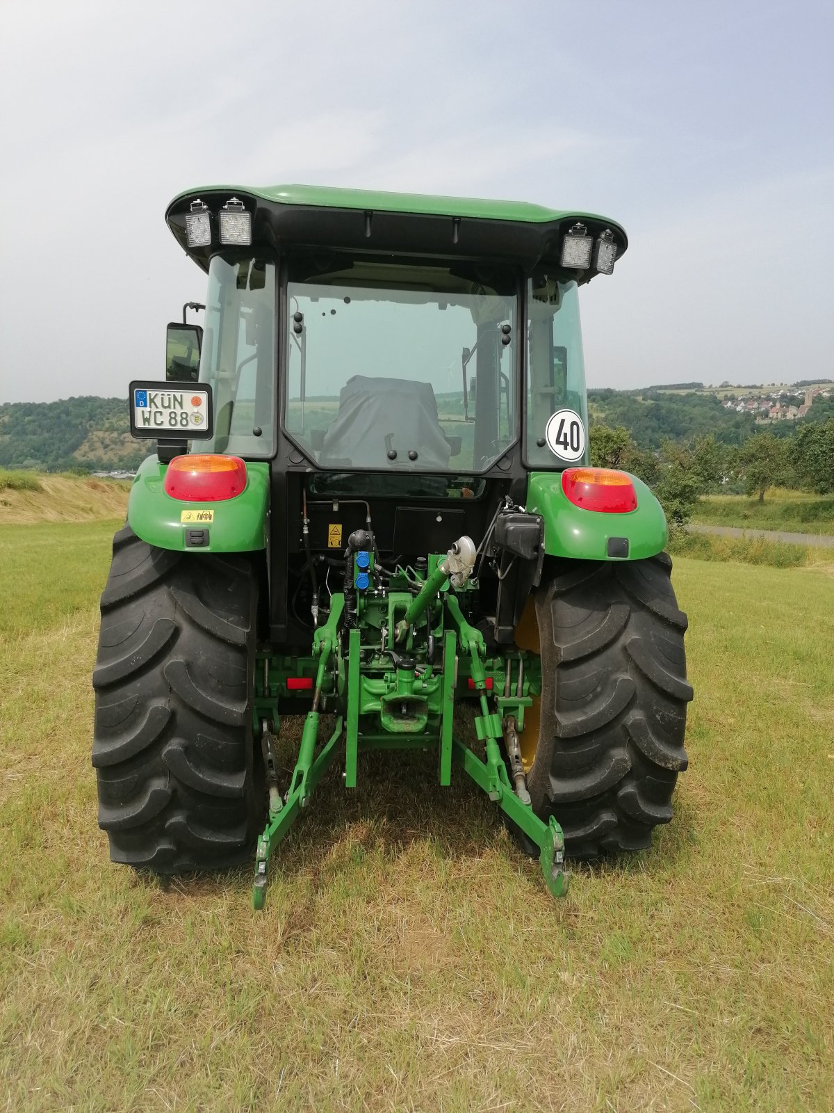 Traktor des Typs John Deere 5075 E, Gebrauchtmaschine in Altkrautheim (Bild 2)