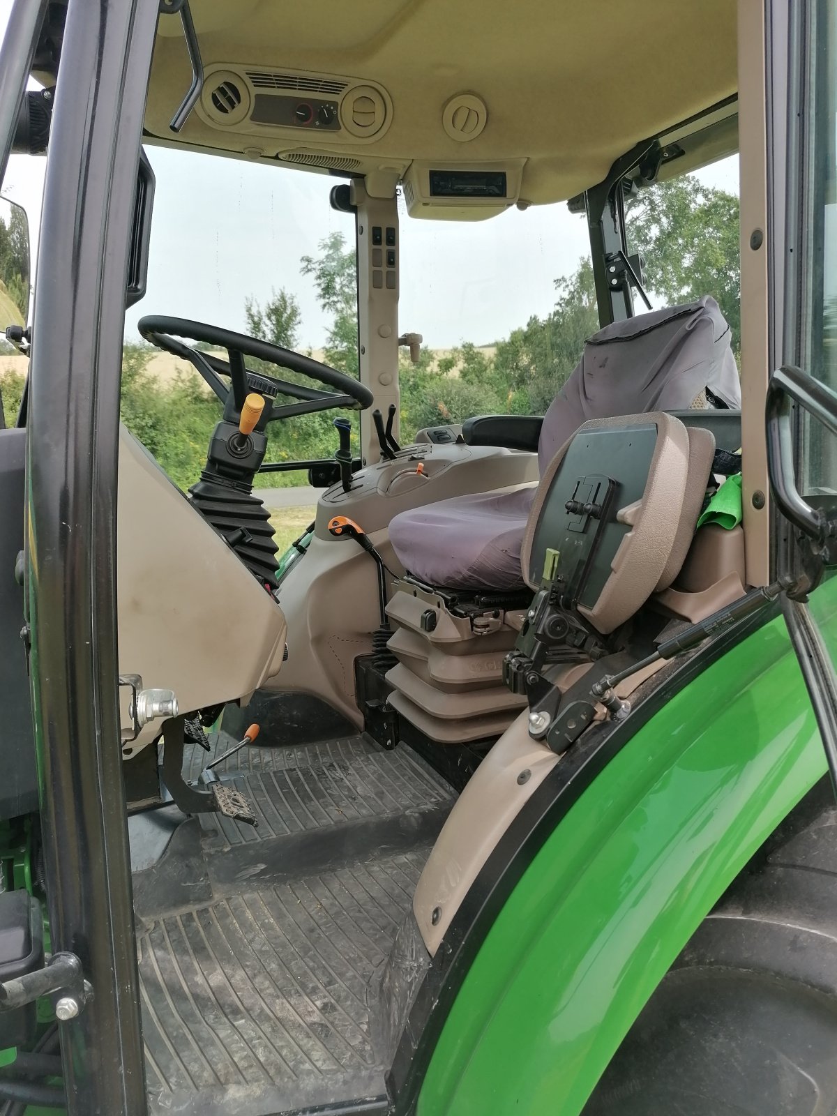 Traktor des Typs John Deere 5075 E, Gebrauchtmaschine in Altkrautheim (Bild 3)