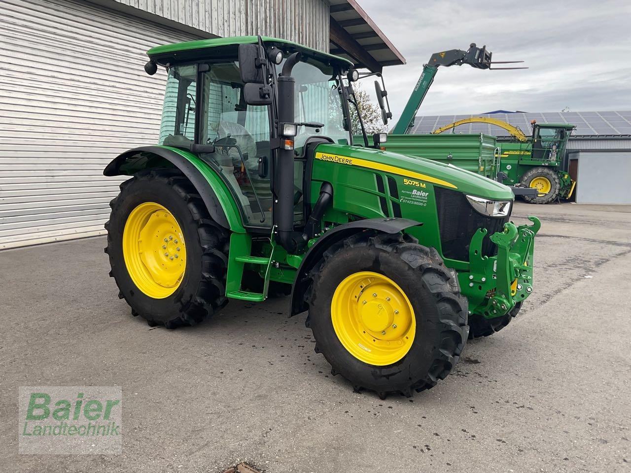 Traktor typu John Deere 5075 M, Gebrauchtmaschine v OBERNDORF-HOCHMOESSINGEN (Obrázek 2)