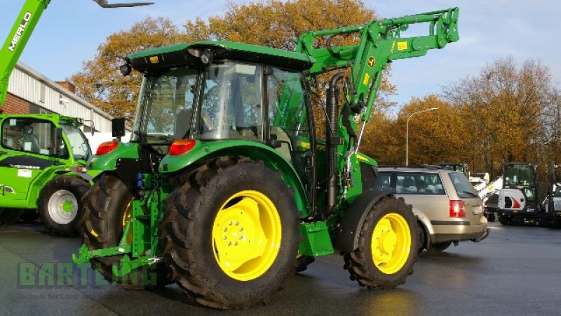 Traktor des Typs John Deere 5075E XL, Neumaschine in Versmold (Bild 2)