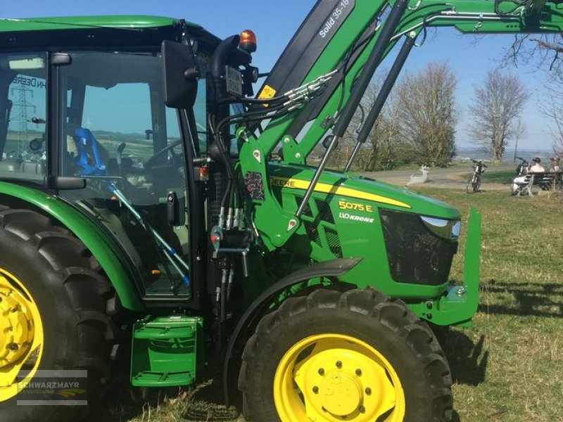 Traktor of the type John Deere 5075E, Gebrauchtmaschine in Aurolzmünster (Picture 1)