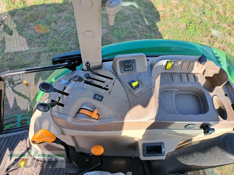 Traktor of the type John Deere 5075E, Neumaschine in Windsbach (Picture 11)