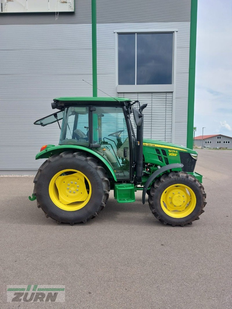 Traktor of the type John Deere 5075E, Neumaschine in Inneringen (Picture 26)