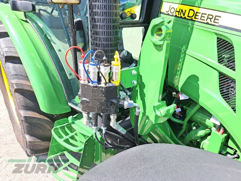 Traktor van het type John Deere 5075E, Neumaschine in Rot am See (Foto 7)