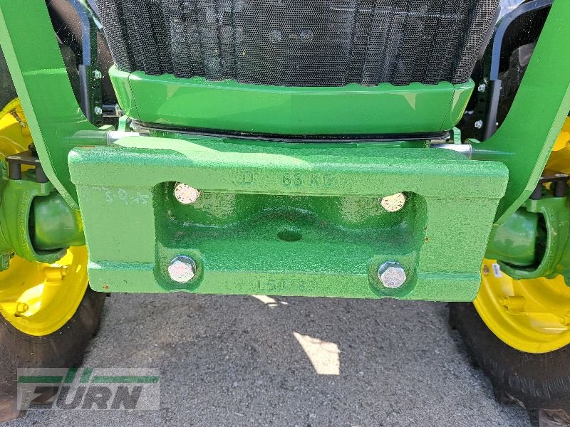 Traktor des Typs John Deere 5075E, Neumaschine in Rot am See (Bild 8)