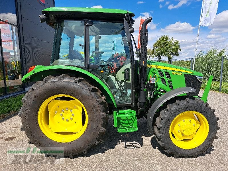 Traktor des Typs John Deere 5075E, Neumaschine in Rot am See (Bild 1)