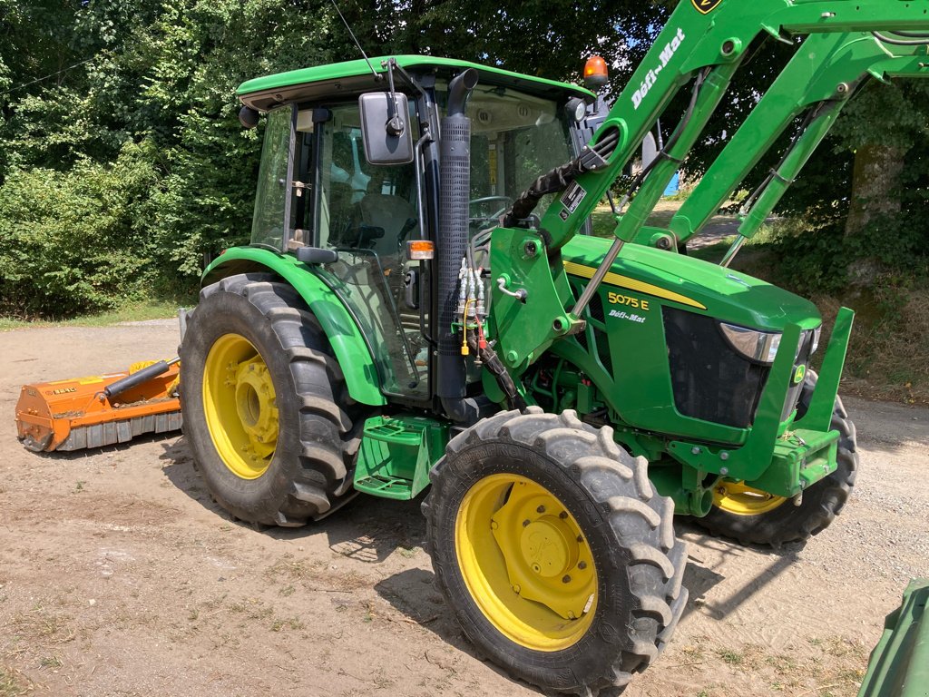 Traktor типа John Deere 5075E, Gebrauchtmaschine в MEYMAC (Фотография 1)