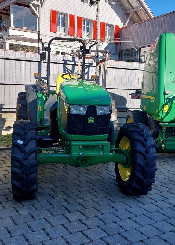 Traktor Türe ait John Deere 5075E, Neumaschine içinde Ersingen (resim 3)