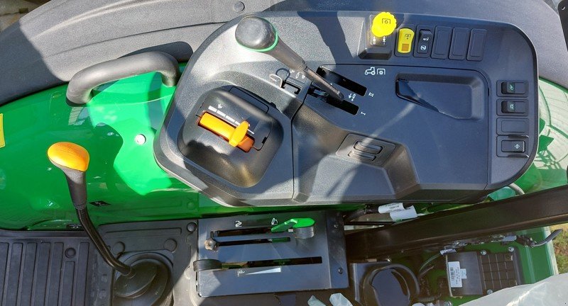 Traktor a típus John Deere 5075E, Neumaschine ekkor: Ersingen (Kép 6)