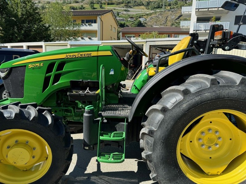 Traktor des Typs John Deere 5075E, Gebrauchtmaschine in Susten (Bild 2)