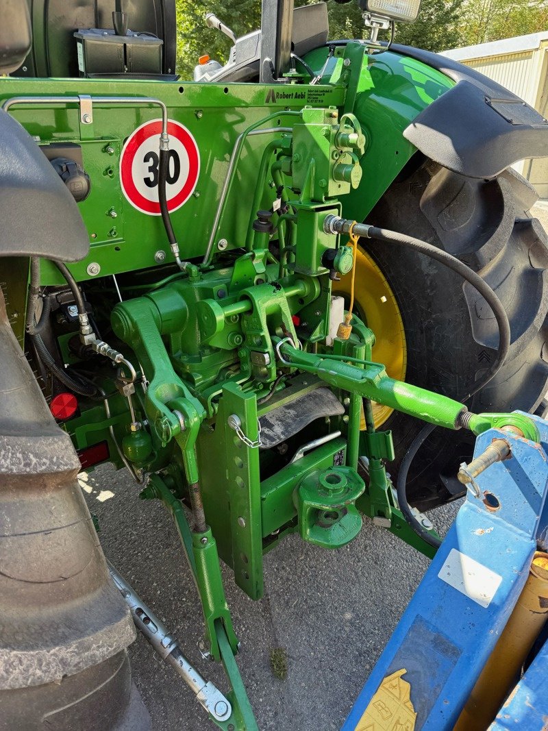 Traktor του τύπου John Deere 5075E, Gebrauchtmaschine σε Susten (Φωτογραφία 3)