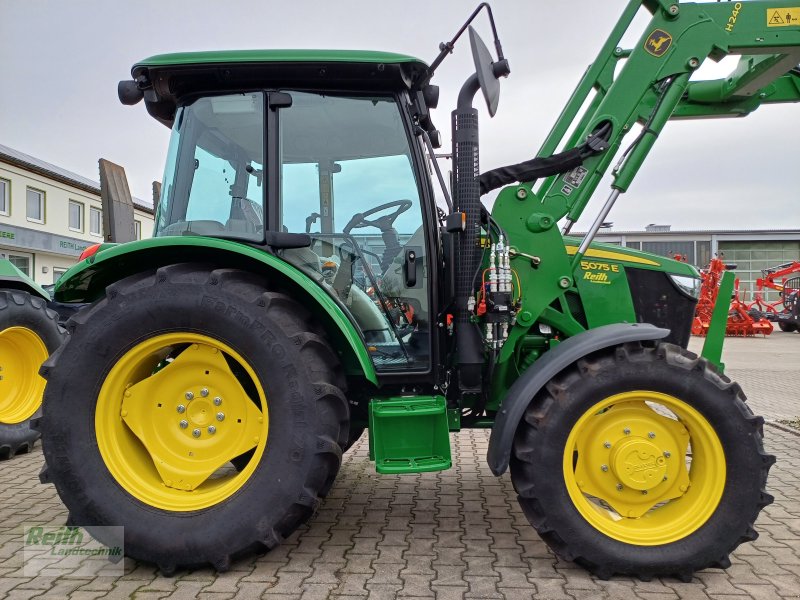 Traktor van het type John Deere 5075E, Neumaschine in Wolnzach